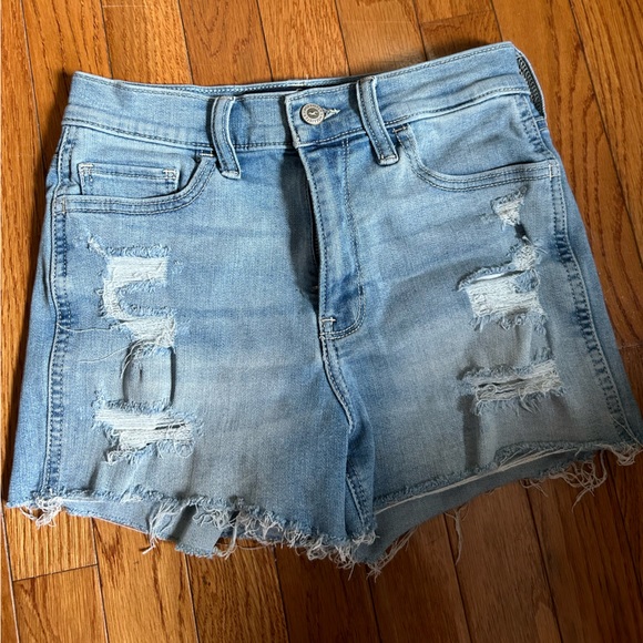 Hollister Hi-rise Jean Shorta - Picture 1 of 3